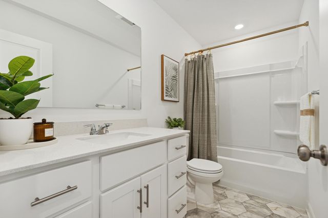 1071 Anmeadle Row, Rosemount, MN 55068