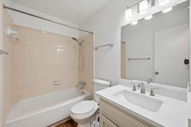 7529 Meadowlark Lane N, Watauga, TX 76148