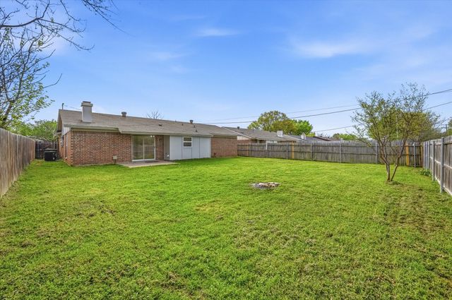 7529 Meadowlark Lane N, Watauga, TX 76148