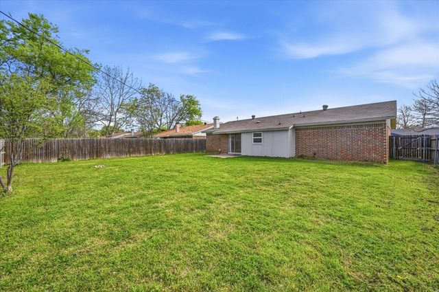 7529 Meadowlark Lane N, Watauga, TX 76148