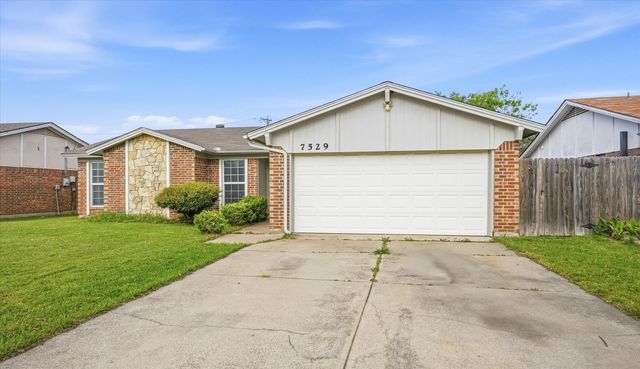 7529 Meadowlark Lane N, Watauga, TX 76148