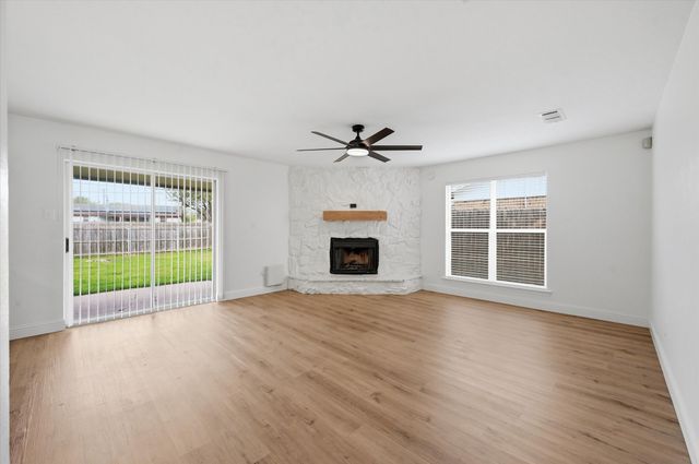 7529 Meadowlark Lane N, Watauga, TX 76148