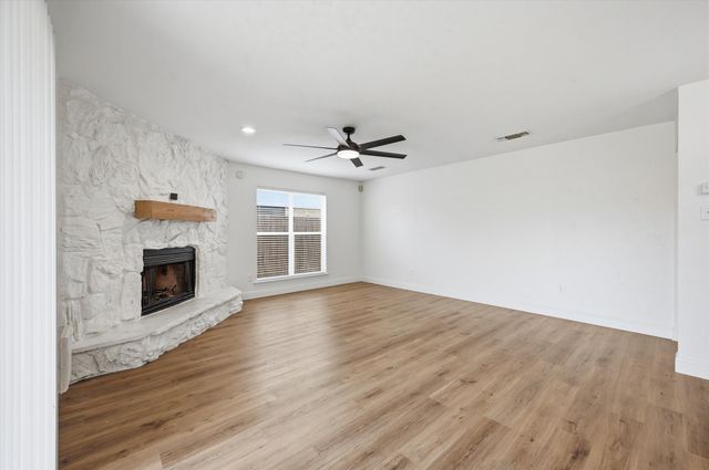 7529 Meadowlark Lane N, Watauga, TX 76148