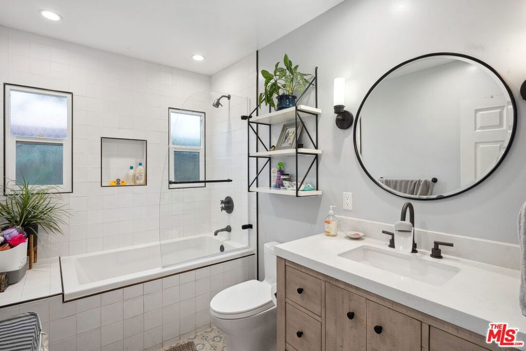 Image 10 of property listing at 4146 Chase Avenue, Los Angeles, CA 90066