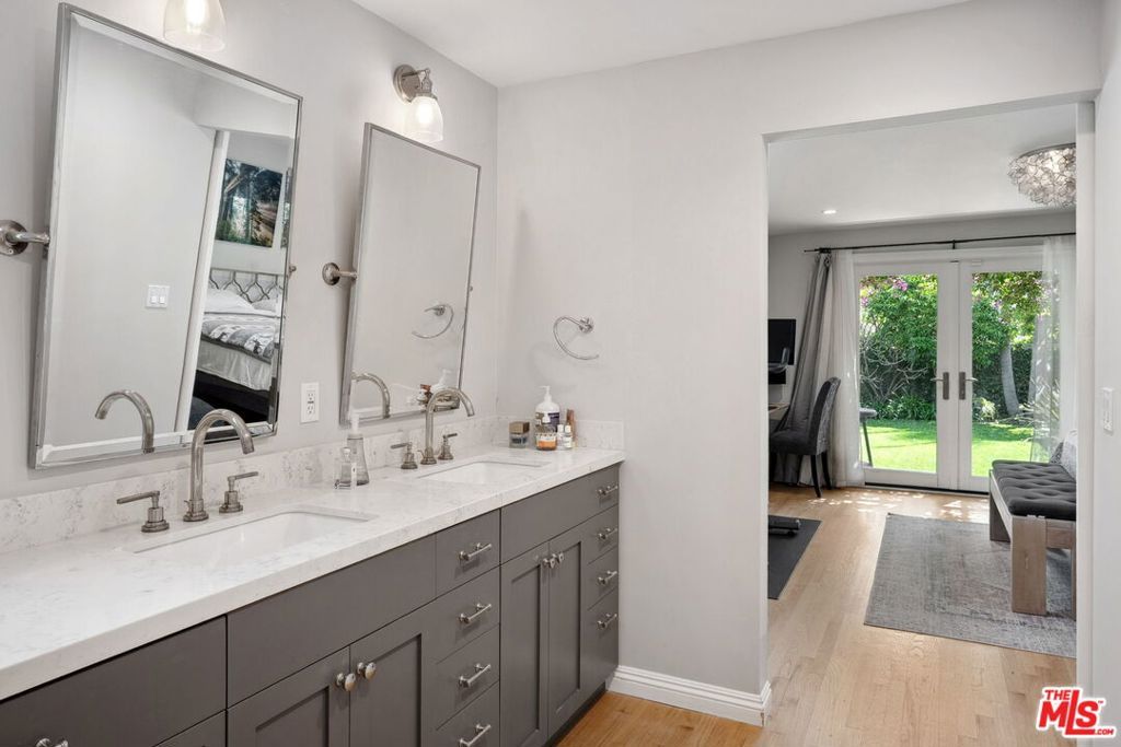 Image 12 of property listing at 4146 Chase Avenue, Los Angeles, CA 90066