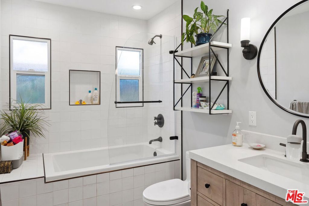 Image 13 of property listing at 4146 Chase Avenue, Los Angeles, CA 90066