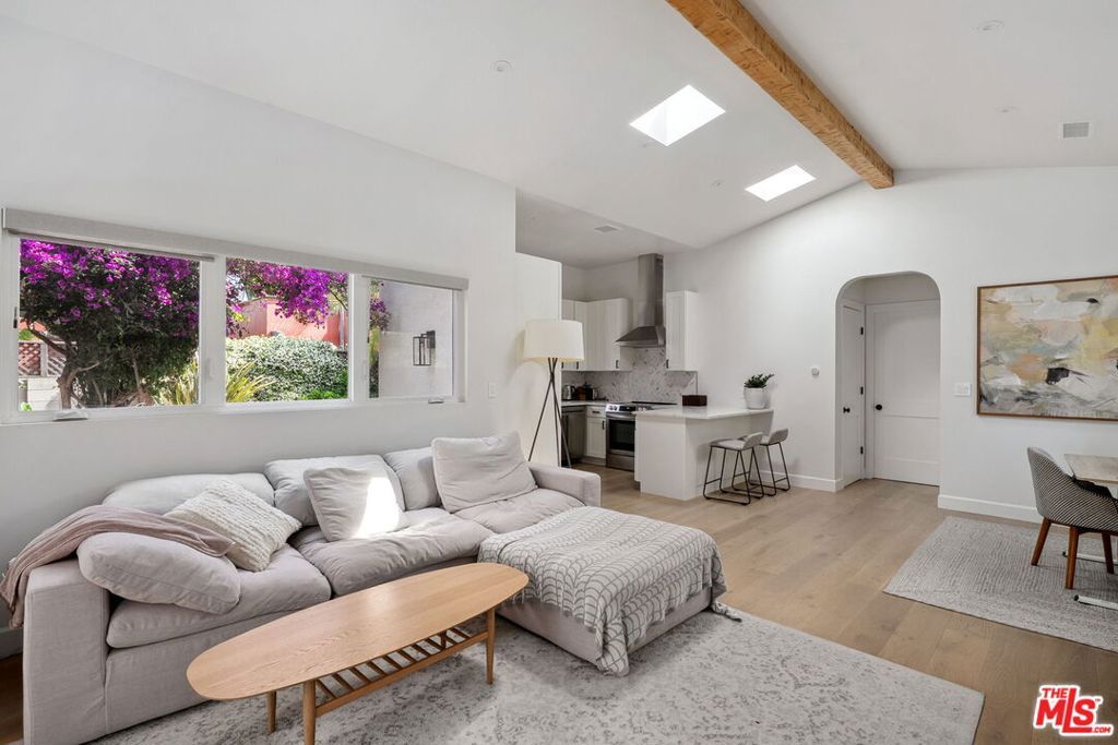 Image 14 of property listing at 4146 Chase Avenue, Los Angeles, CA 90066