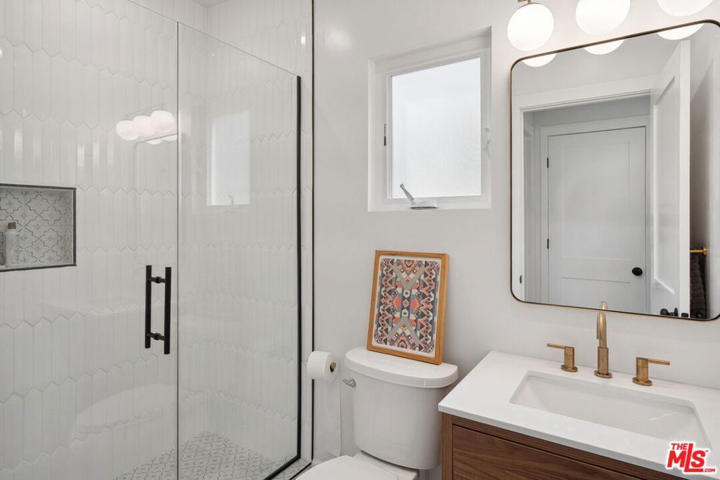 Image 18 of property listing at 4146 Chase Avenue, Los Angeles, CA 90066