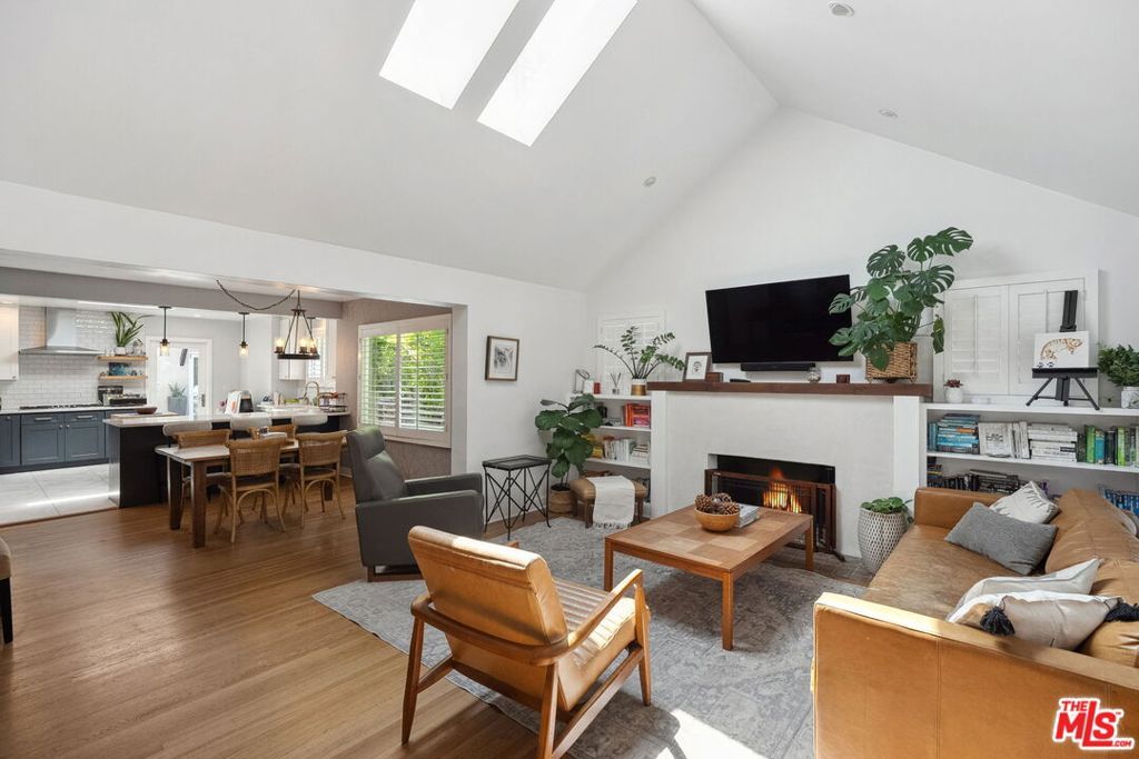 Image 3 of property listing at 4146 Chase Avenue, Los Angeles, CA 90066
