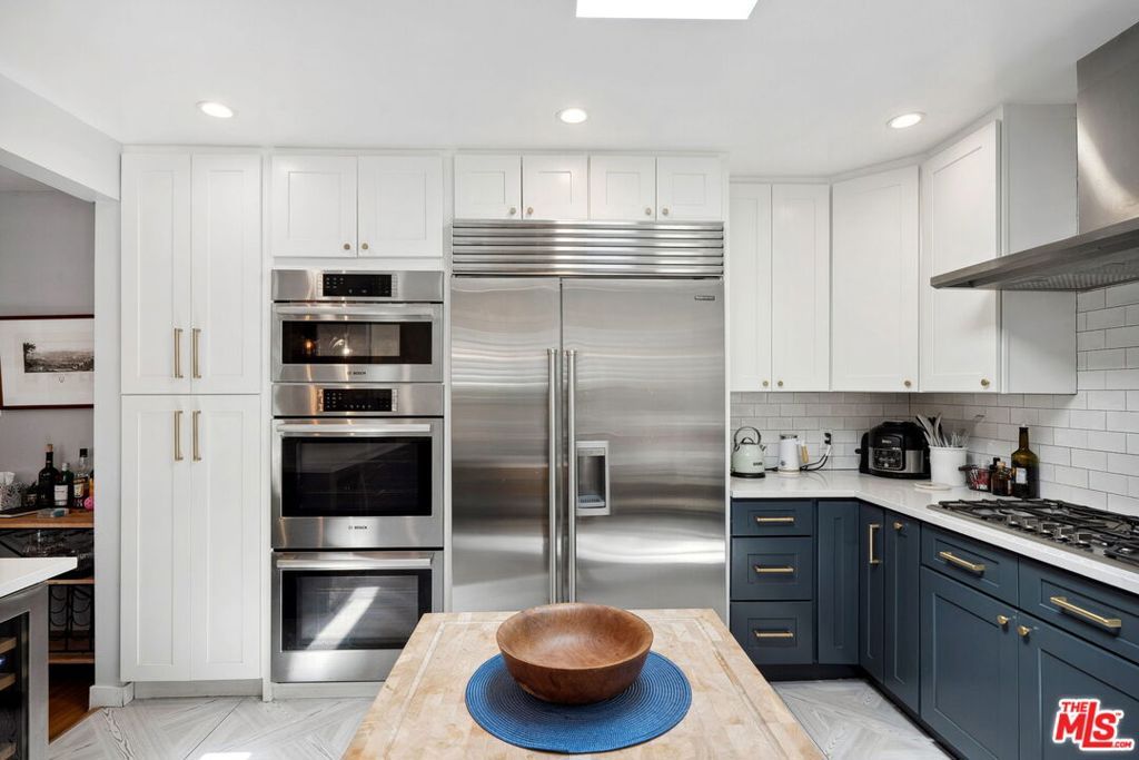 Image 7 of property listing at 4146 Chase Avenue, Los Angeles, CA 90066