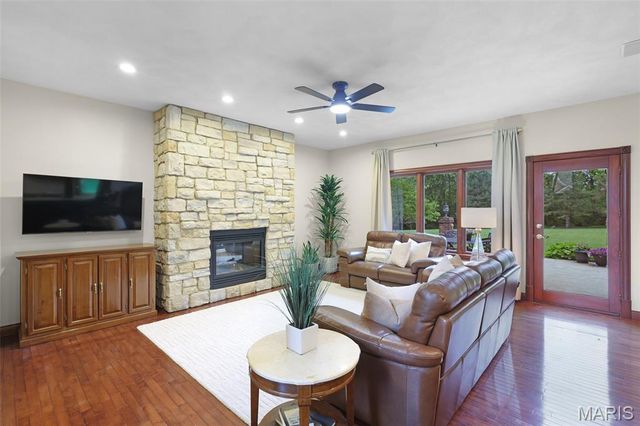 15 Sugar Creek Lane, Edwardsville, IL 62025