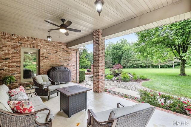 15 Sugar Creek Lane, Edwardsville, IL 62025