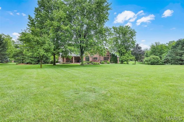 15 Sugar Creek Lane, Edwardsville, IL 62025