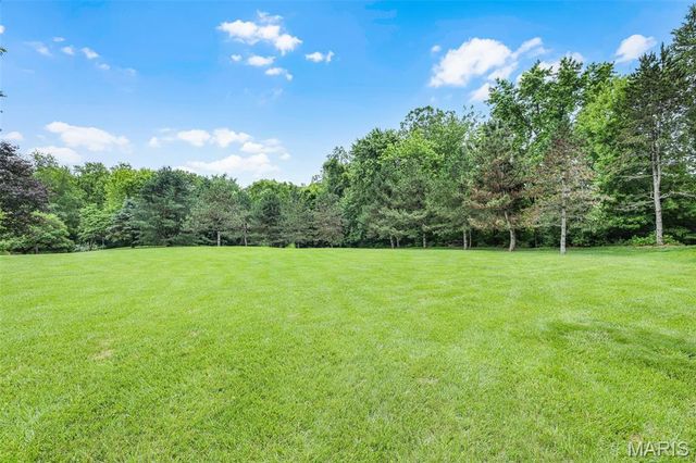 15 Sugar Creek Lane, Edwardsville, IL 62025