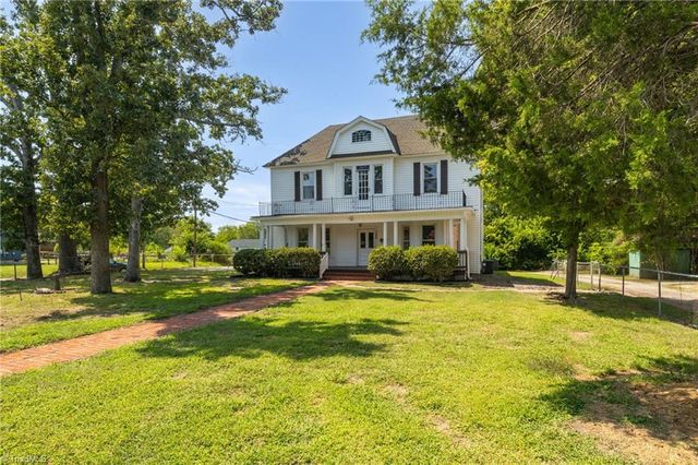 300 Cox Avenue, Thomasville, NC 27360