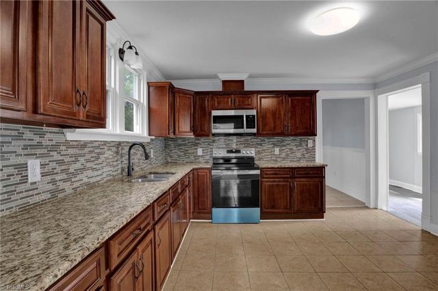 300 Cox Avenue, Thomasville, NC 27360