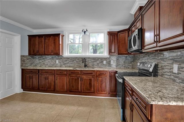 300 Cox Avenue, Thomasville, NC 27360