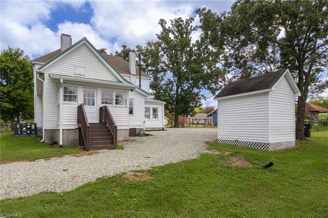 300 Cox Avenue, Thomasville, NC 27360