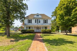 300 Cox Avenue, Thomasville, NC 27360