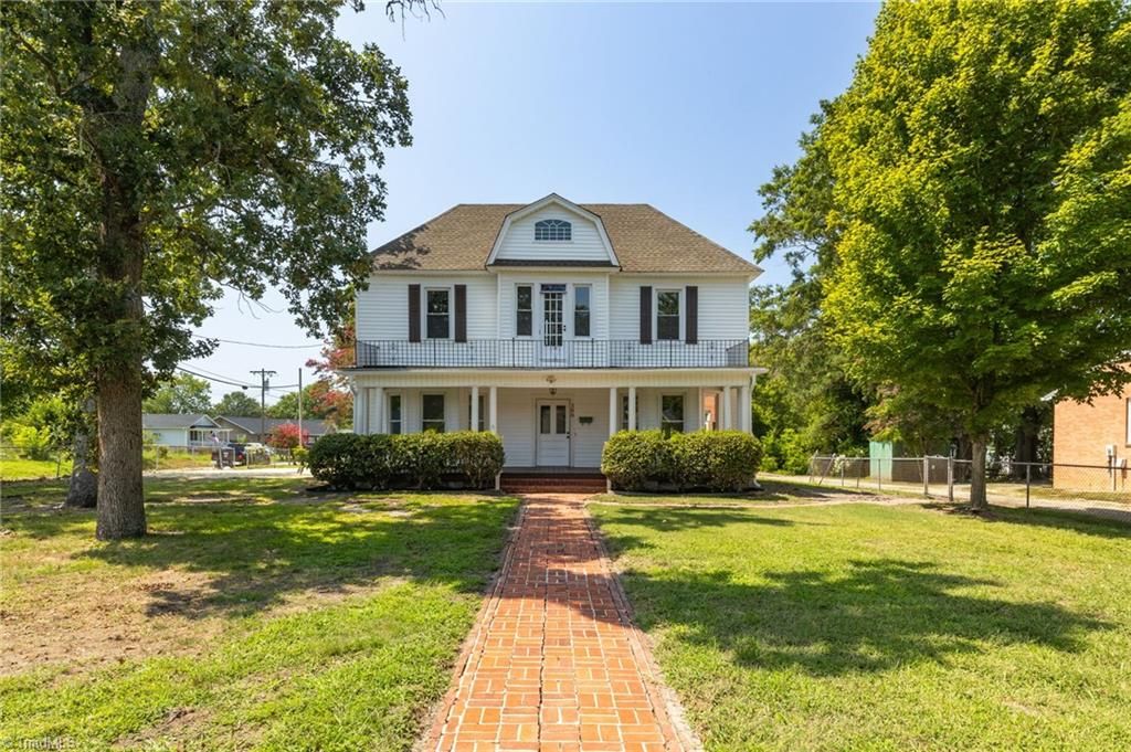 300 Cox Avenue, Thomasville, NC 27360