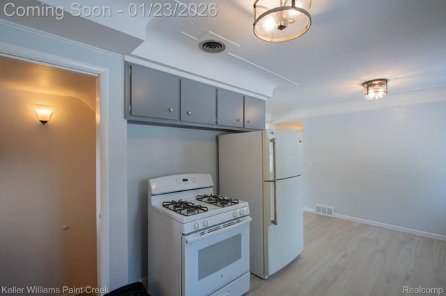 5617 Westfalen Drive, Shelby Charter Township, MI 48317