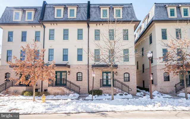 1126 N STUART ST, Arlington, VA 22201