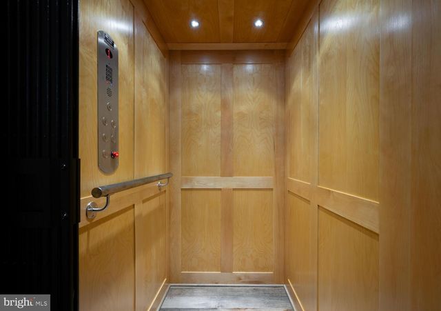 1126 N STUART ST, Arlington, VA 22201