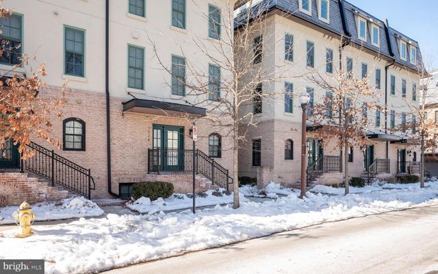 1126 N STUART ST, Arlington, VA 22201