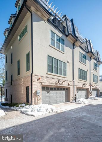 1126 N STUART ST, Arlington, VA 22201