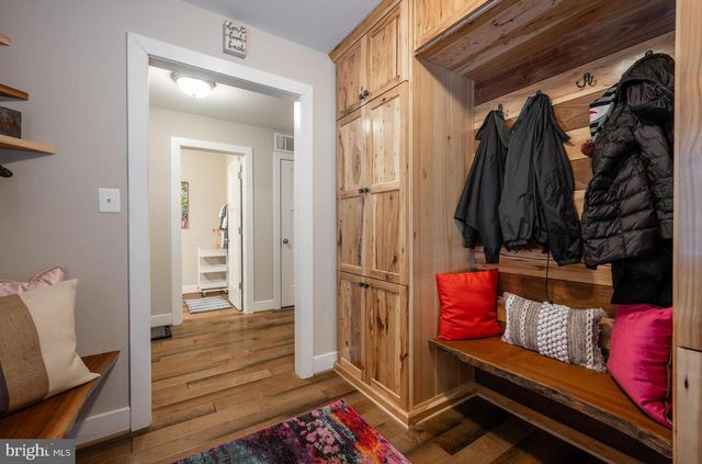 1126 N STUART ST, Arlington, VA 22201