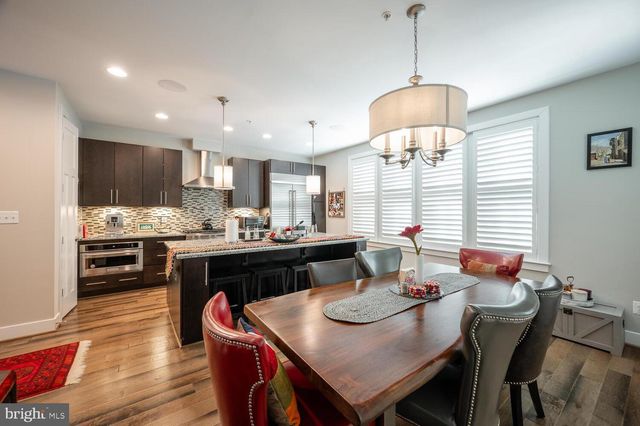 1126 N STUART ST, Arlington, VA 22201