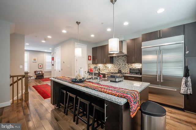 1126 N STUART ST, Arlington, VA 22201