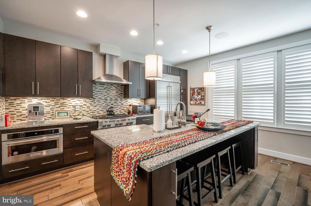 1126 N STUART ST, Arlington, VA 22201