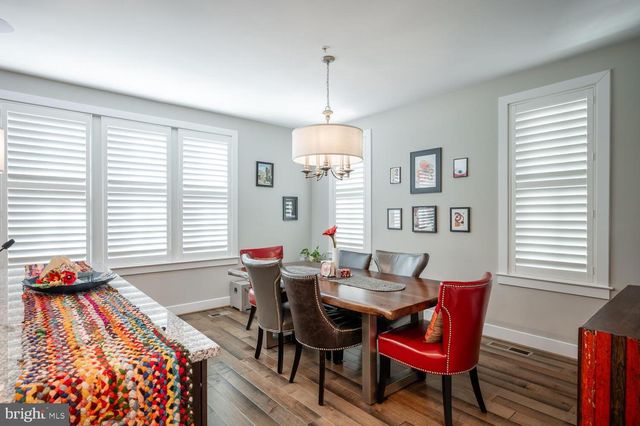 1126 N STUART ST, Arlington, VA 22201