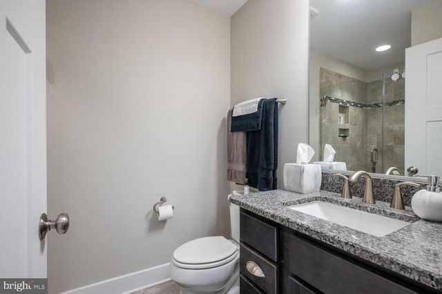 1126 N STUART ST, Arlington, VA 22201