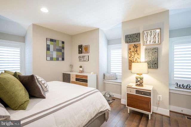 1126 N STUART ST, Arlington, VA 22201