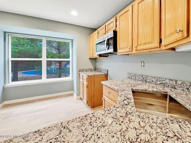 29 Heron Court, Manalapan, NJ 07726