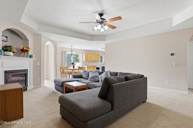 9571 N Macie LOOP, Hayden, ID 83835