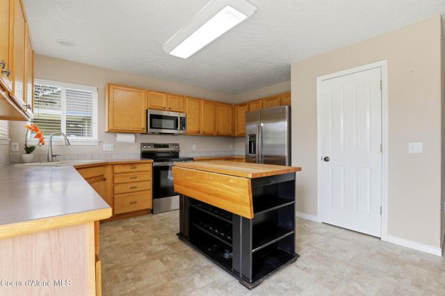 9571 N Macie LOOP, Hayden, ID 83835