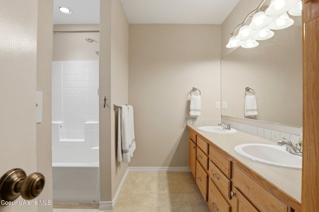 9571 N Macie LOOP, Hayden, ID 83835