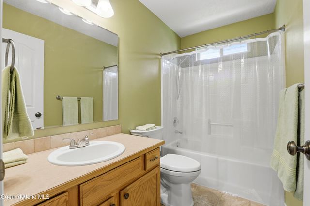 9571 N Macie LOOP, Hayden, ID 83835