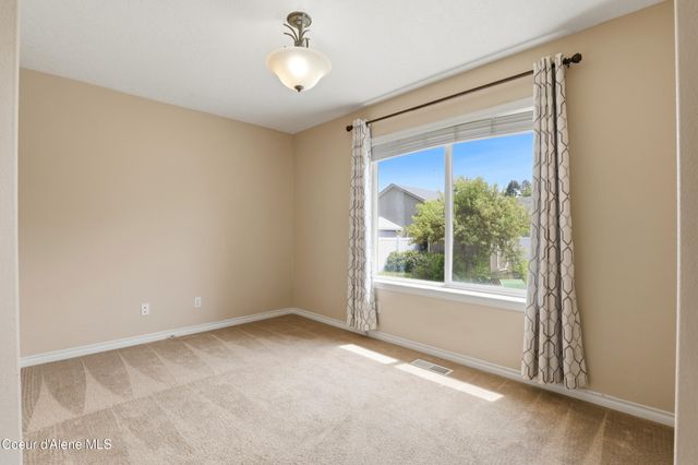 9571 N Macie LOOP, Hayden, ID 83835