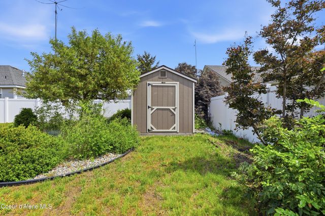 9571 N Macie LOOP, Hayden, ID 83835