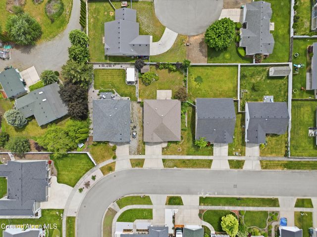 9571 N Macie LOOP, Hayden, ID 83835