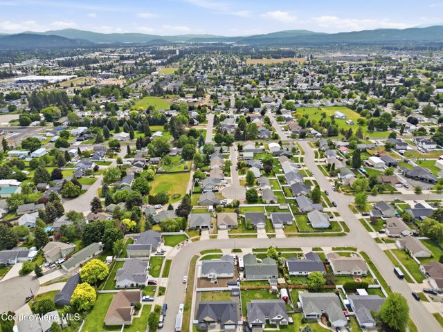 9571 N Macie LOOP, Hayden, ID 83835