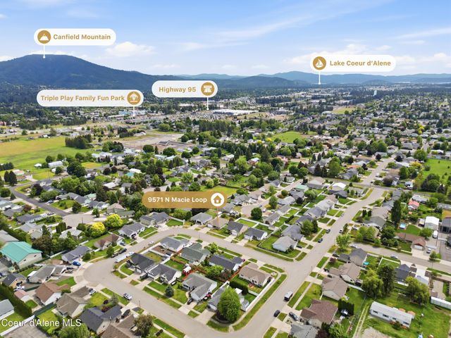 9571 N Macie LOOP, Hayden, ID 83835