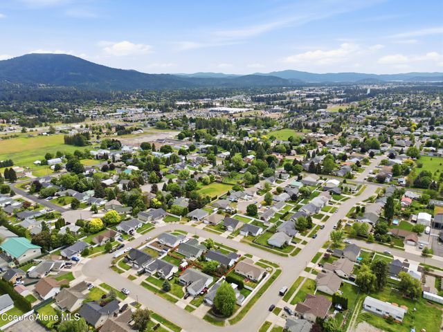 9571 N Macie LOOP, Hayden, ID 83835