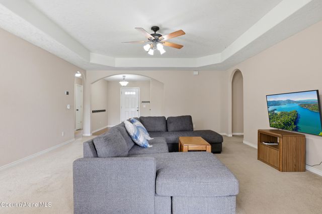 9571 N Macie LOOP, Hayden, ID 83835