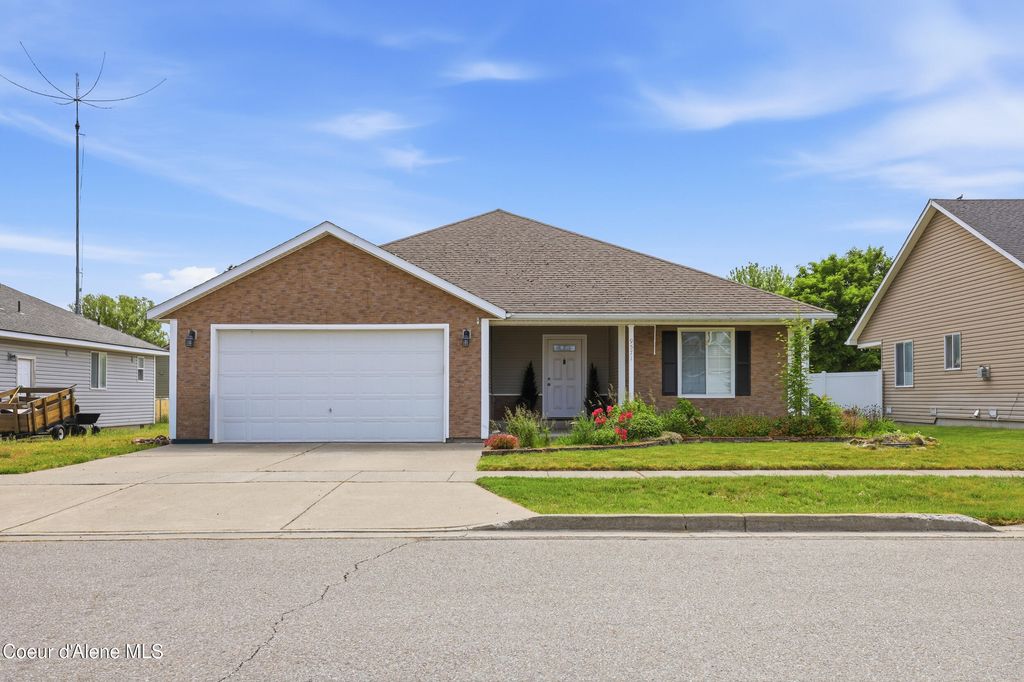 9571 N Macie LOOP, Hayden, ID 83835