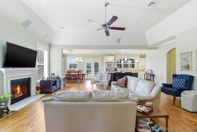 8410 S Nogales Avenue W, Tulsa, OK 74132